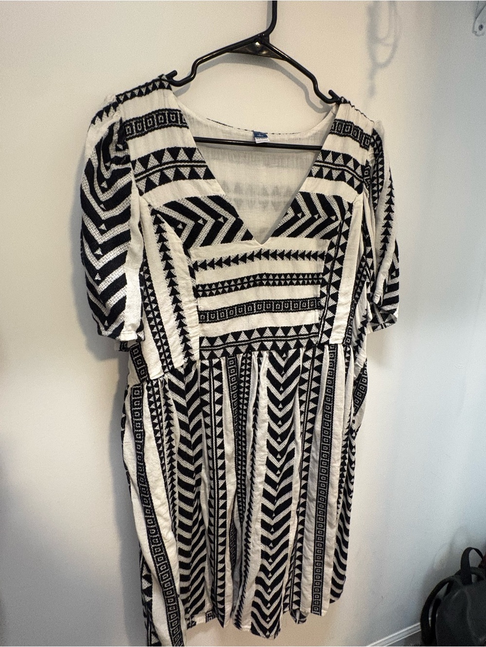 Old Navy Black and White Patterned V-Neck Dress